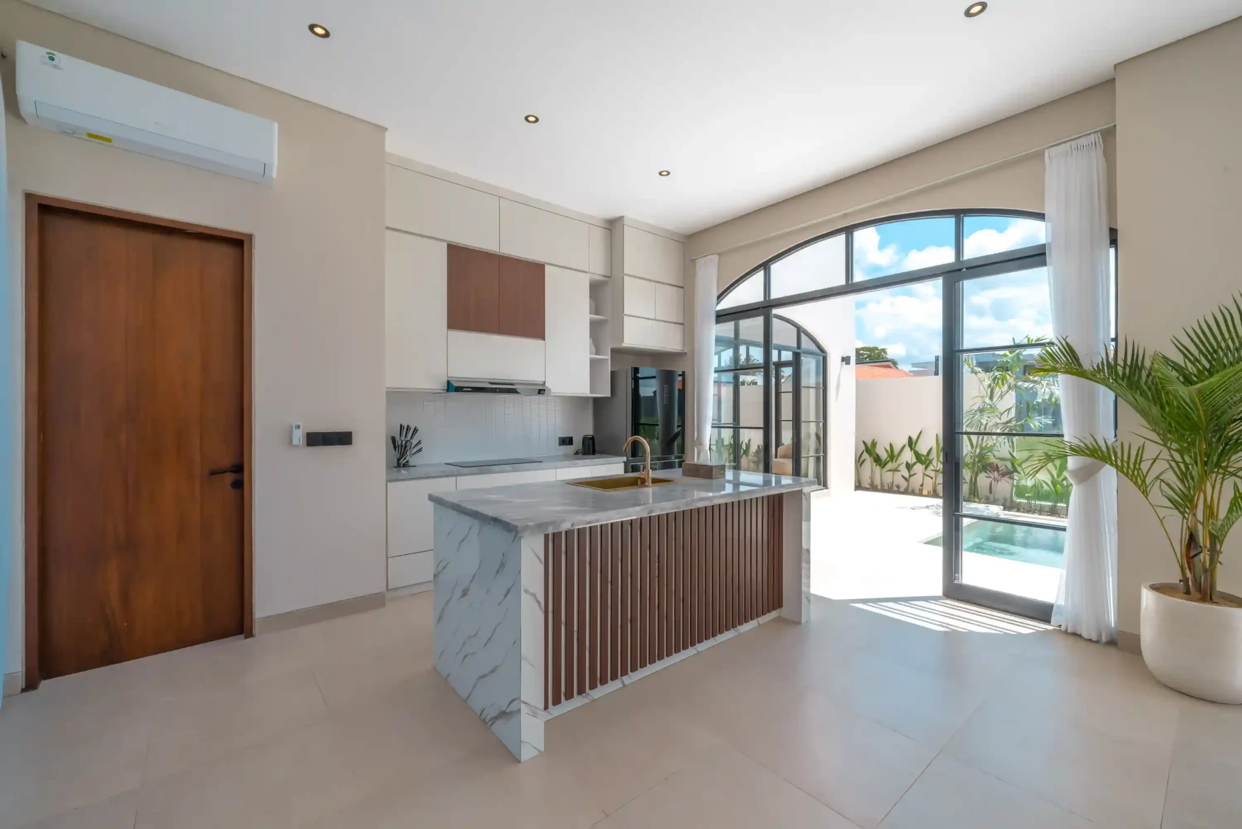 Equipped-kitchen-Bali-mansion