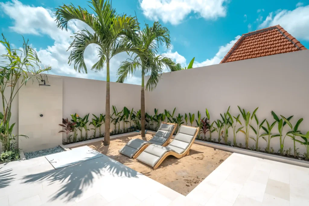 Tropical-backyard-bali-mansion