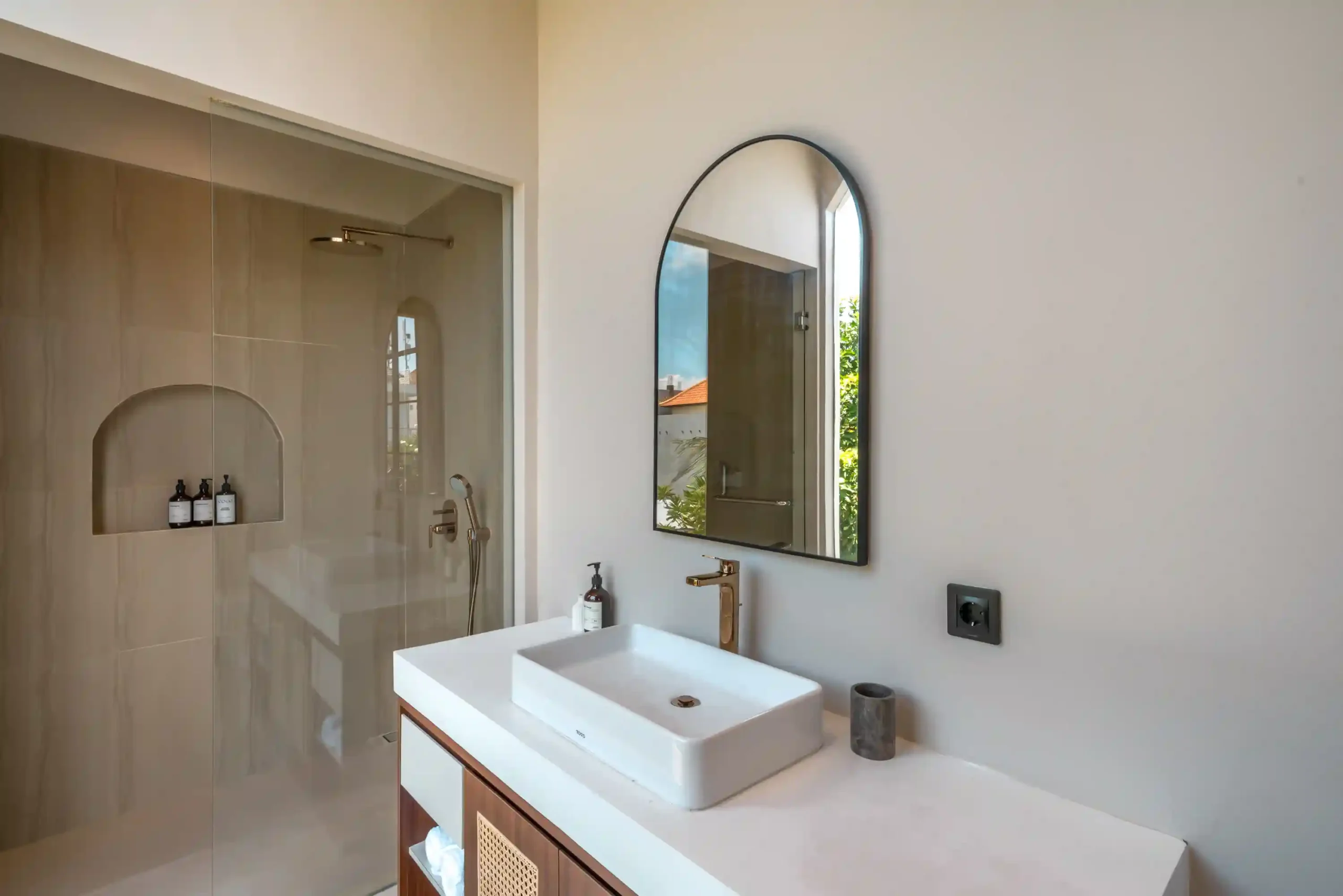 luxury-toilet-bali-mansion