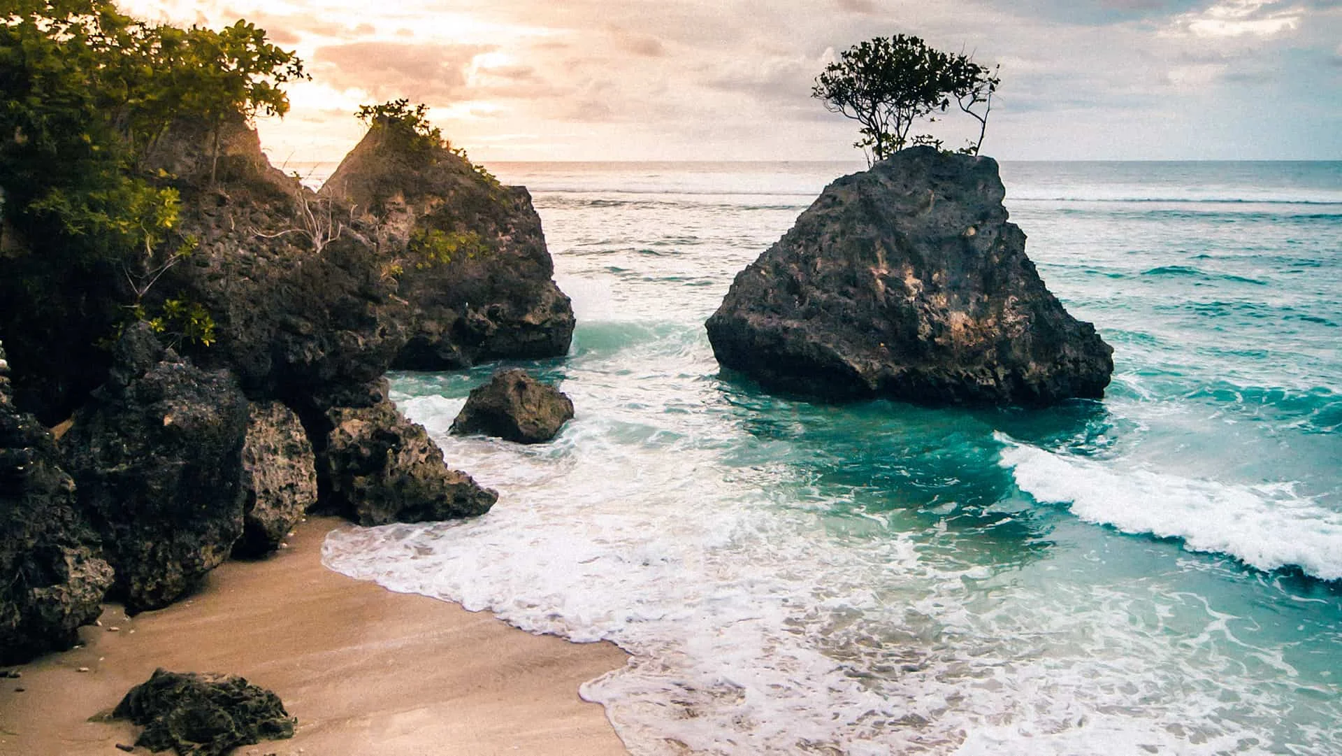 bingin-beach