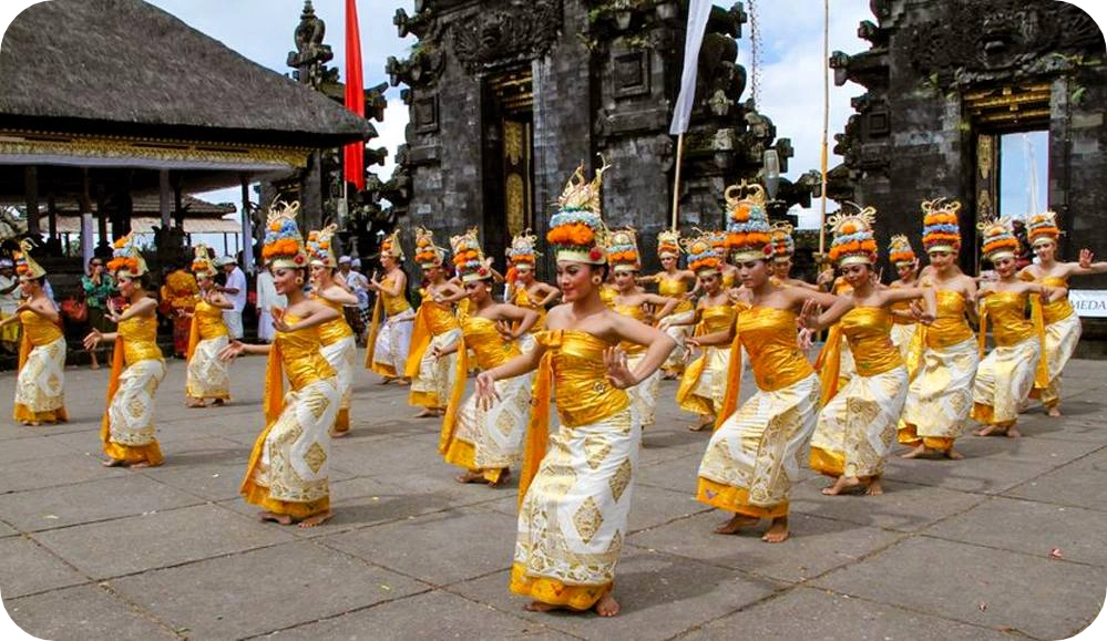 A Guide to Bali’s Traditional Dance Performances 9 rejang