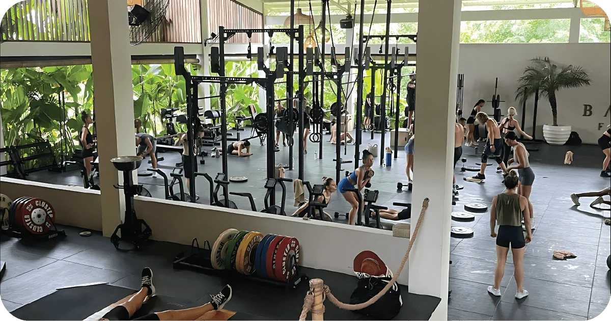 Large functional training floor with rigs, plates and active class